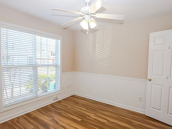 4th image of 104 Grove Landing Ct