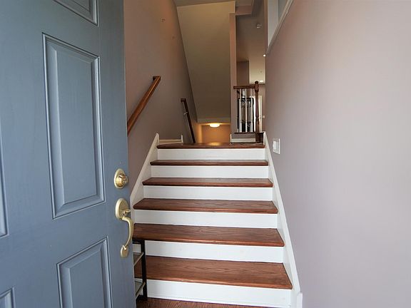 3rd image of 103 Admiral Ln