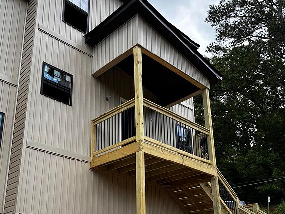 2nd image of 3106 Donna Ln