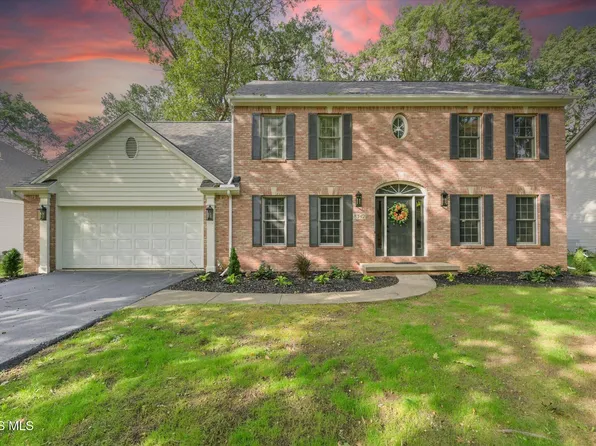 8342 Country Brook Dr, Holland, OH 43528