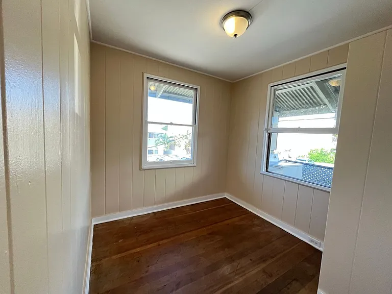 266 N School St — Photo 7