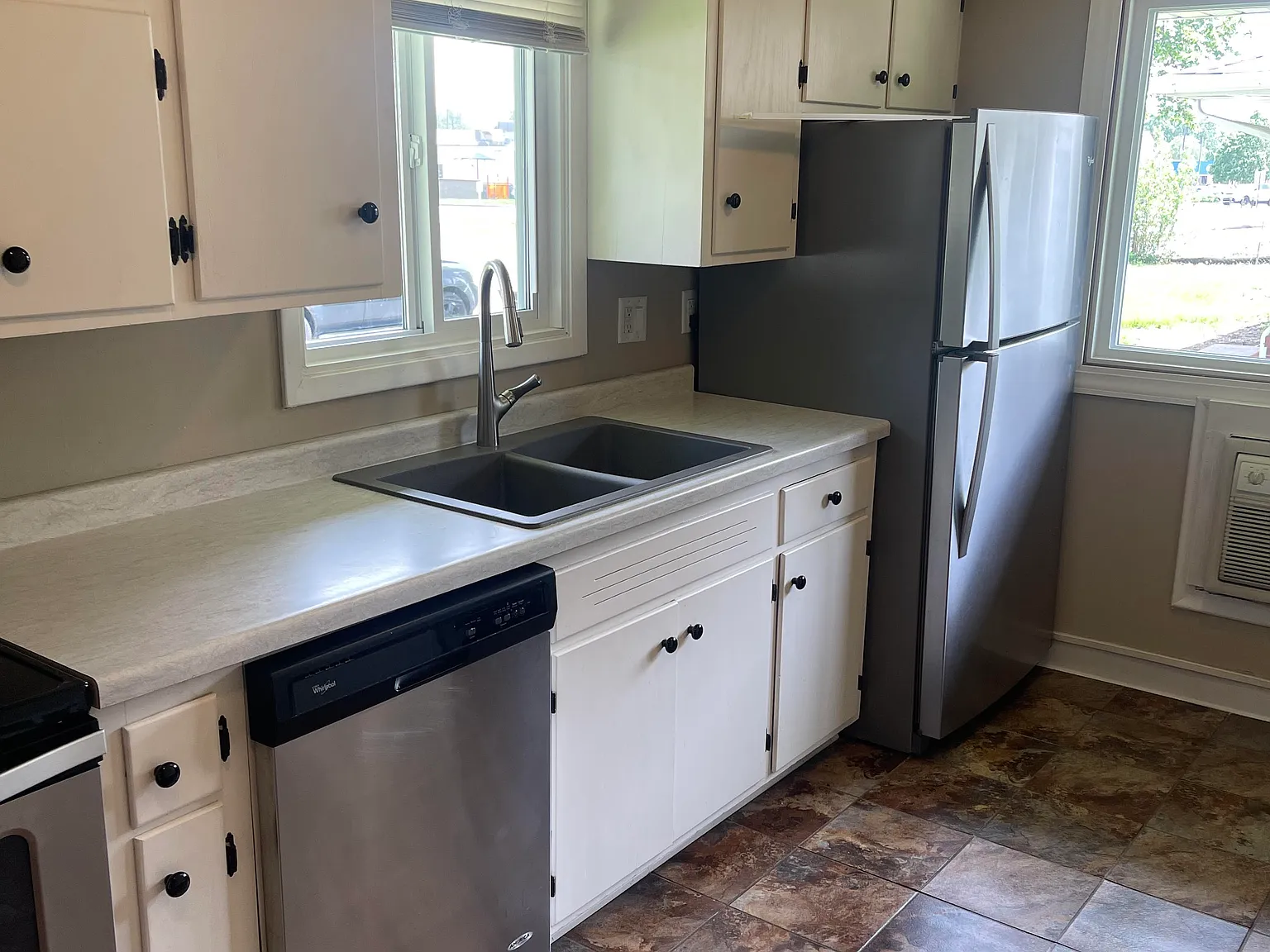 3 bed, 1630 sqft, $2,300 — Photo 2