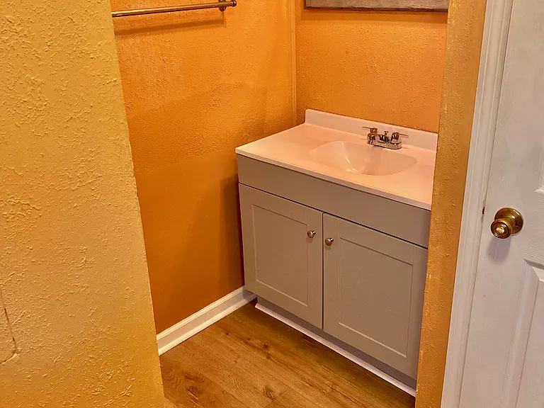 343 E Wine St — Photo 12