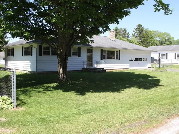 37 Shannon St, Bath, NY 14810
