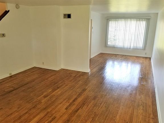 4th image of 15 Indianwood Blvd
