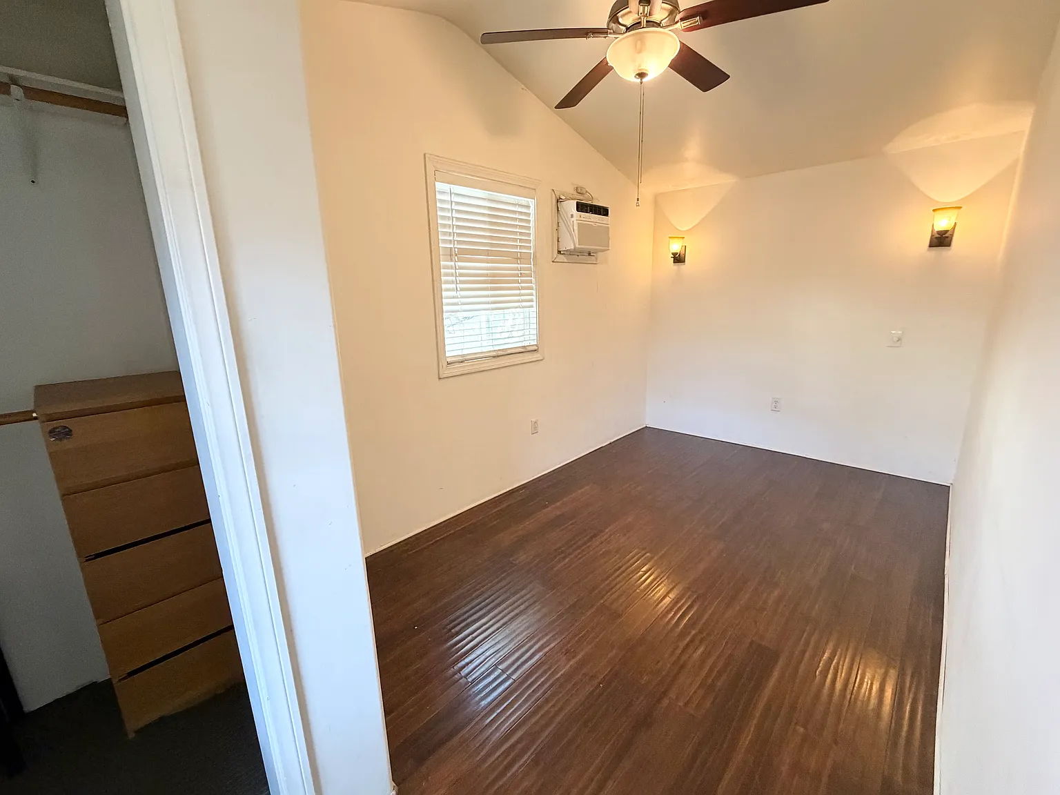 2 bed, 750 sqft, $2,600 — Photo 3