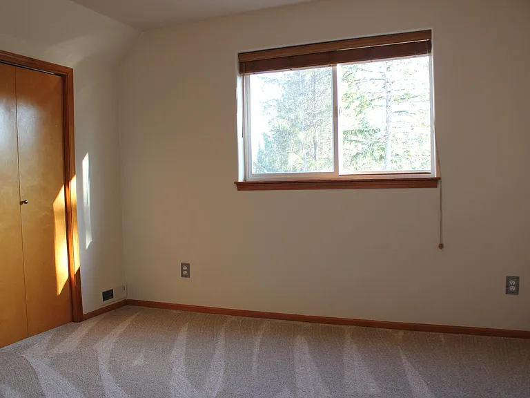 1719 E Illinois St — Photo 12