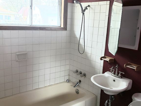 3rd image of 4913 Karen Dr