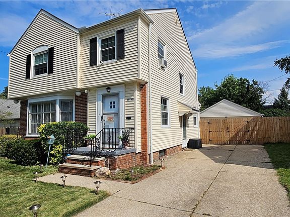 2nd image of 27140 Parkwood Dr
