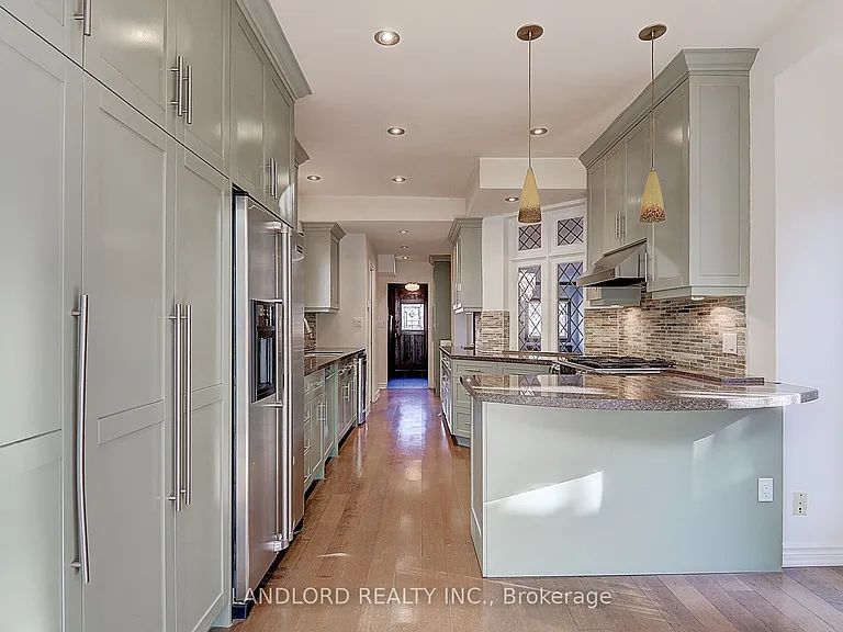 138 Fallingbrook Rd — Photo 6