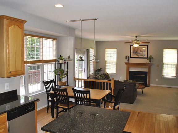 GREAT AREA FOR ENTERTAINING