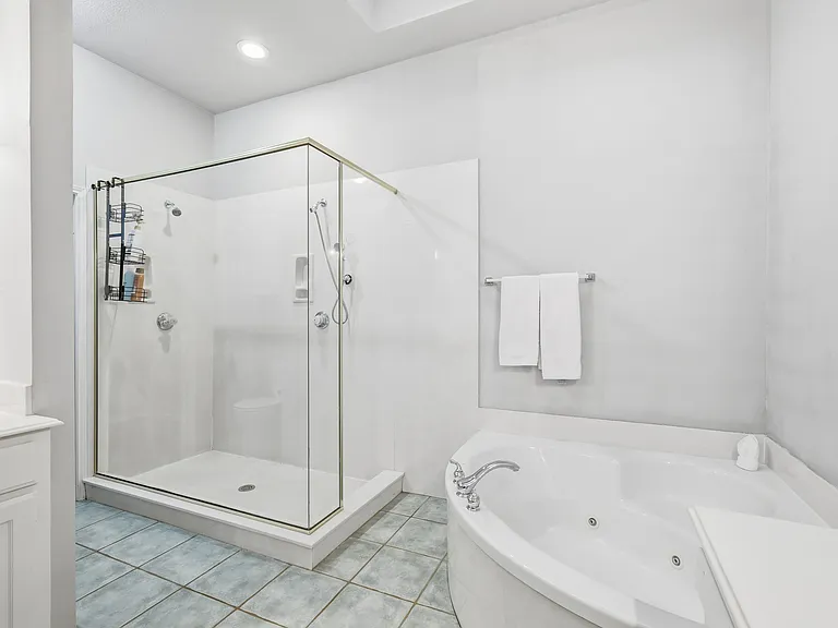 8602 Timber Crest Ct — Photo 24