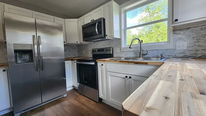 3 bed, 2.0 bath, 1200 sqft, $1,735 — Photo 3