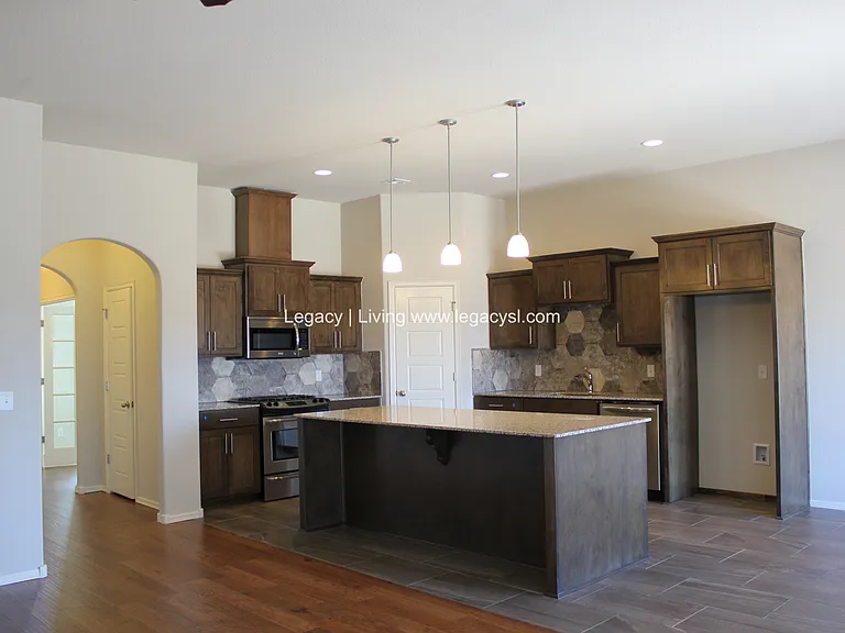 14734 S Urbana Ave — Photo 8