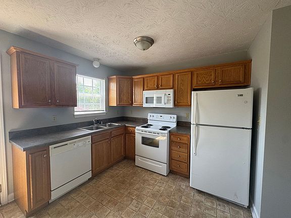 2nd image of 161 Coachman Ct APT D