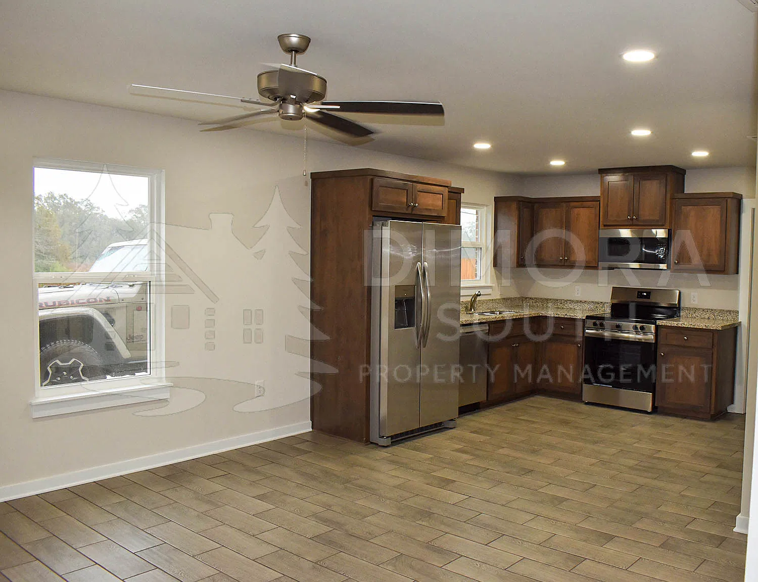 130 East Ave — Photo 3