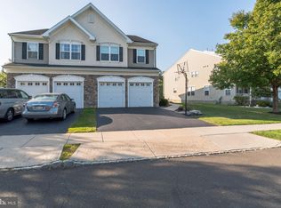 3 Valley View Dr, Yardley, PA 19067