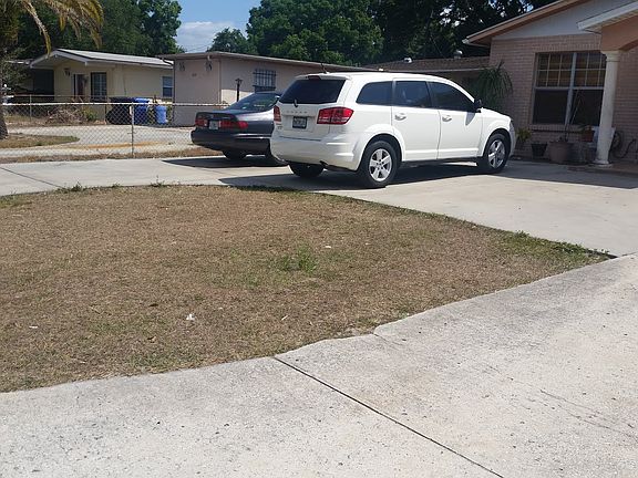 2nd image of 6203 N Hubert Ave