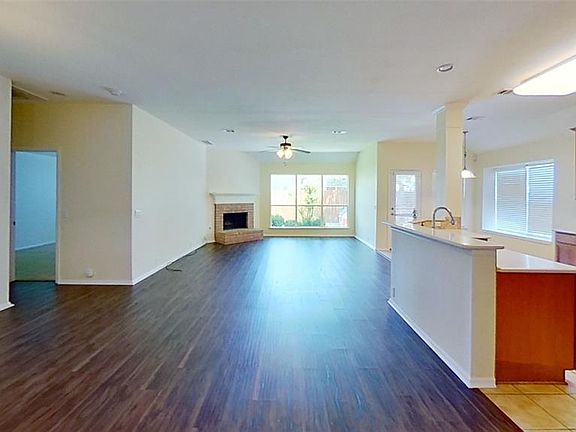 4th image of 10404 Jaybird Dr