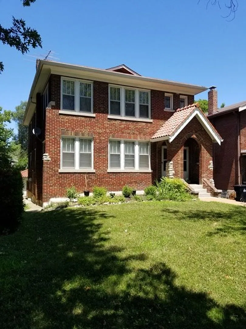 7323 Forsyth Blvd. — Photo 3