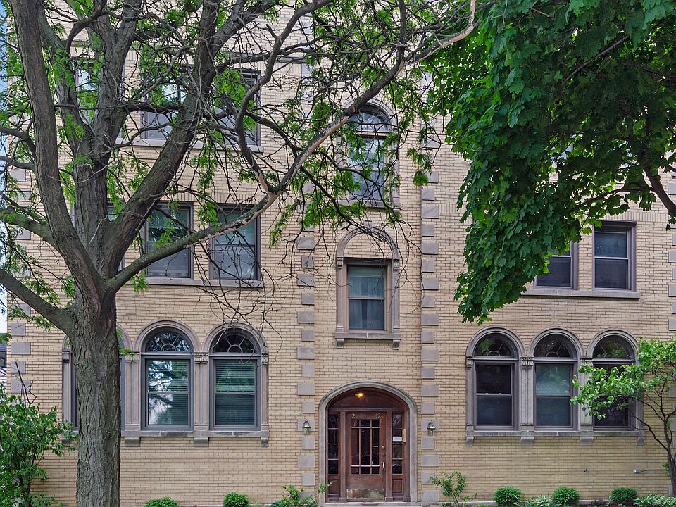 1st image of 2332 W Farwell Ave