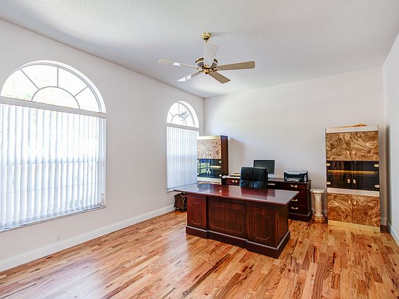 5th image of 5011 Londonderry Dr