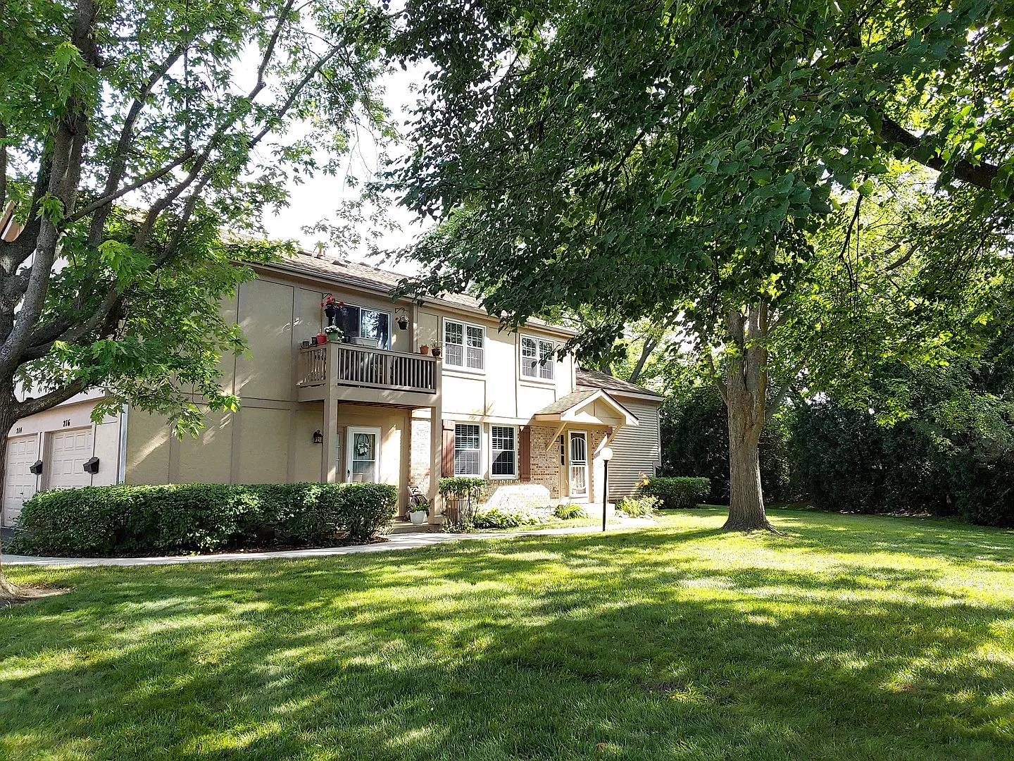 2 bed, 1.5 bath, 1392 sqft, $2,400 — Photo 1