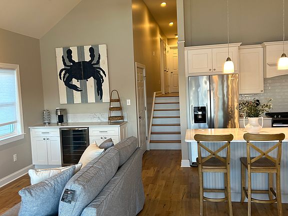 3rd image of 2443 Asbury Ave #Top