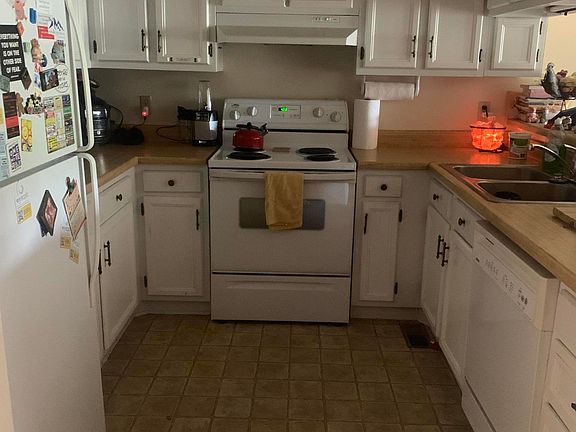 3rd image of 500 Western Ave APT 3