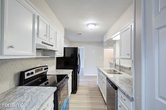 1st image of 403 Gardenia St