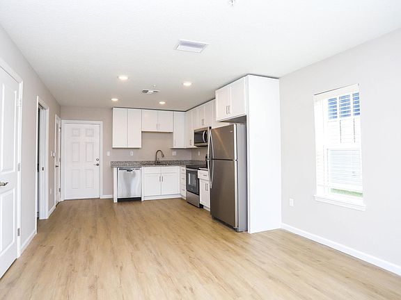 4th image of 923 E Lemon St #919-101