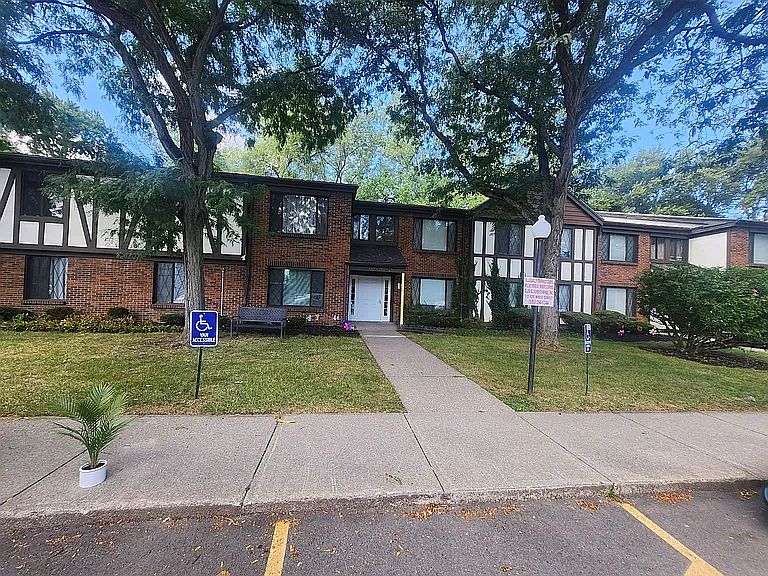 1st image of 2519 Culver Rd #110