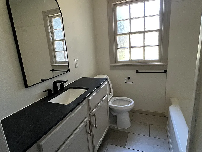 1003 Emerson St — Photo 11