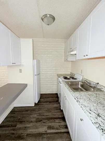 BROADWAY APARTMENTS — Photo 34