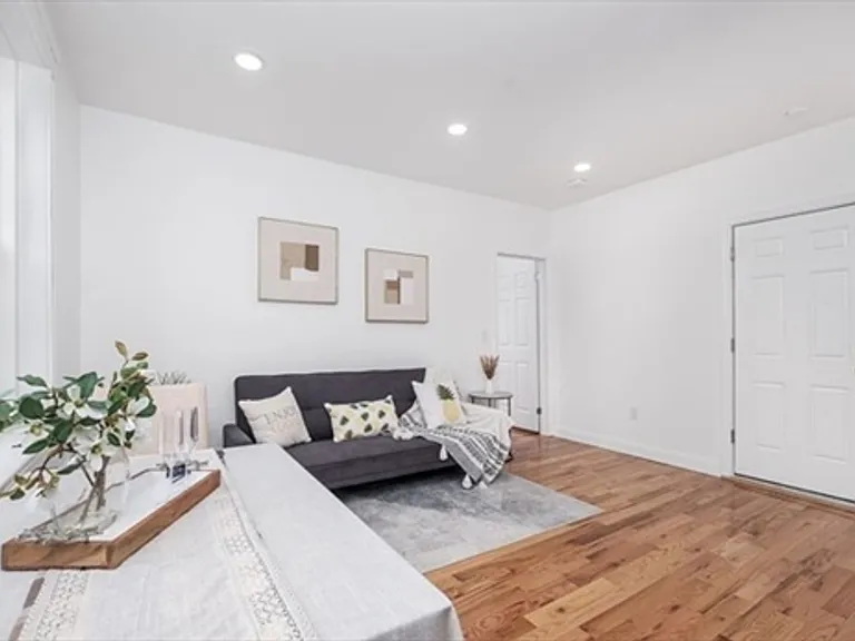 45 Ashford St #20 — Photo 4