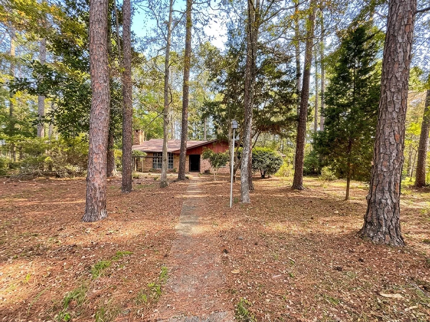 Spacious Secluded Home with 2-Car Garage, Boat/RV Parking & Multiple Living Areas in Ocean Spring... — Photo 2