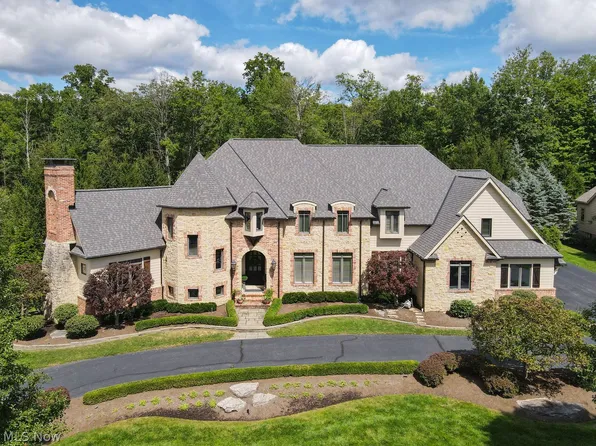 17375 Lookout Dr, Chagrin Falls, OH 44023