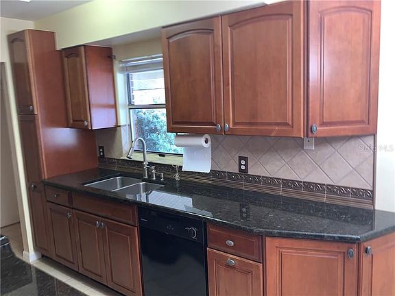 4th image of 1128 SE 36th Ave