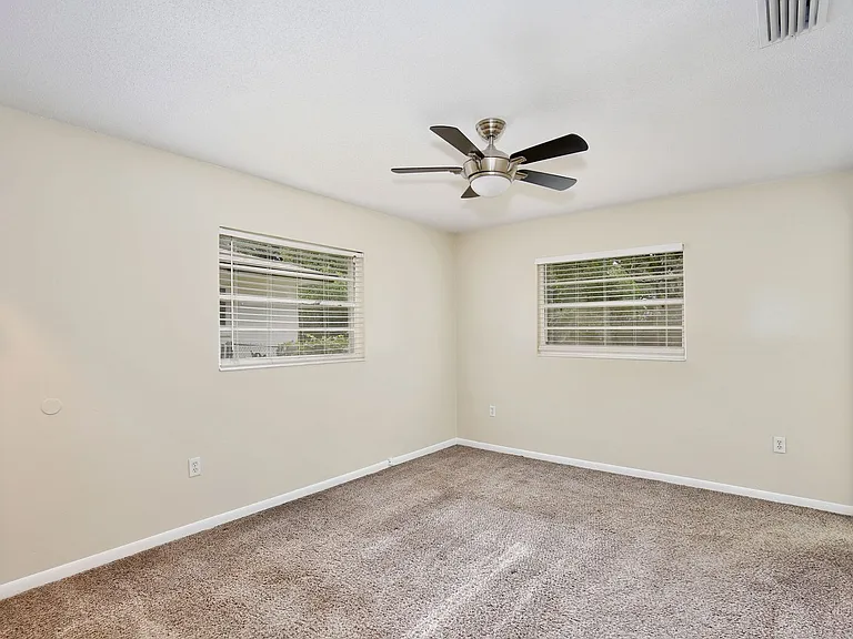 365 E Marvin Ave — Photo 8