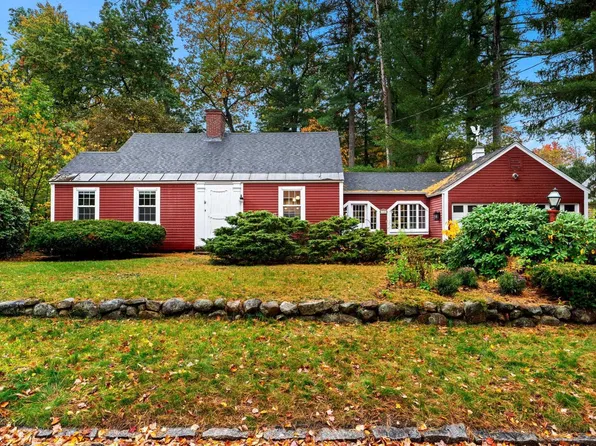 135 Walnut Hill Avenue, Manchester, NH 03104