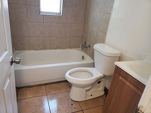 4th image of 1180 W 32nd St