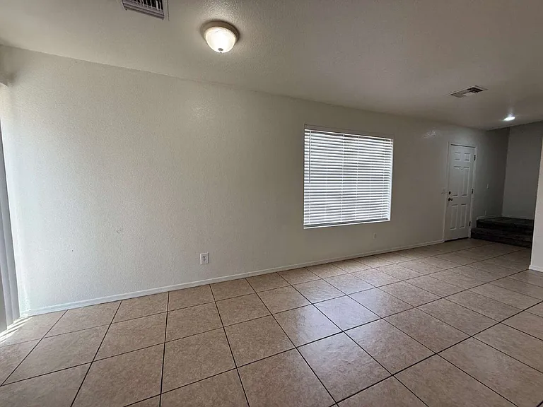 384 Anna Cir #A — Photo 10
