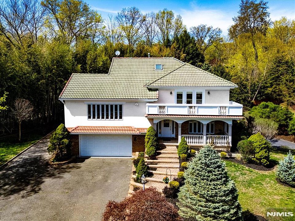 1st image of 25 Harriot Ave