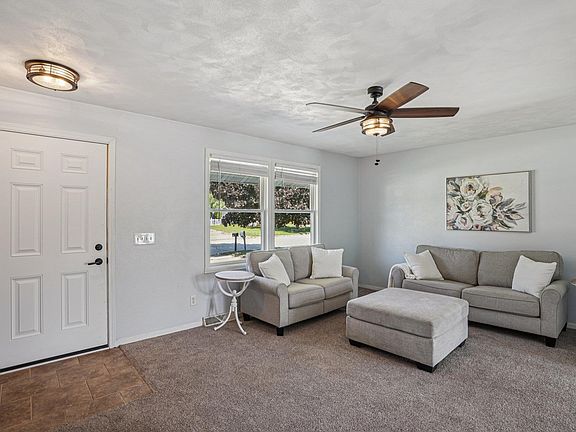 3rd image of 3317 Turnberry Dr