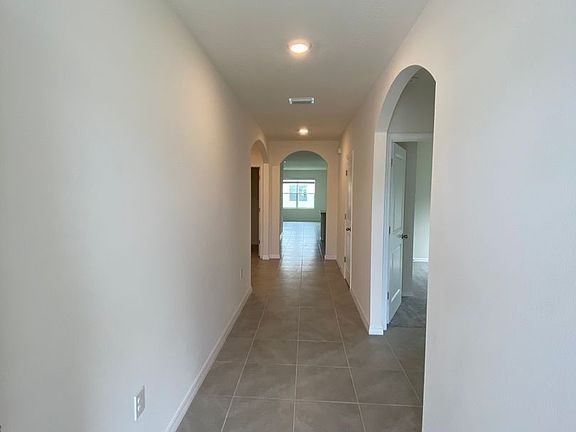 4th image of 33 Hickory Course Ln