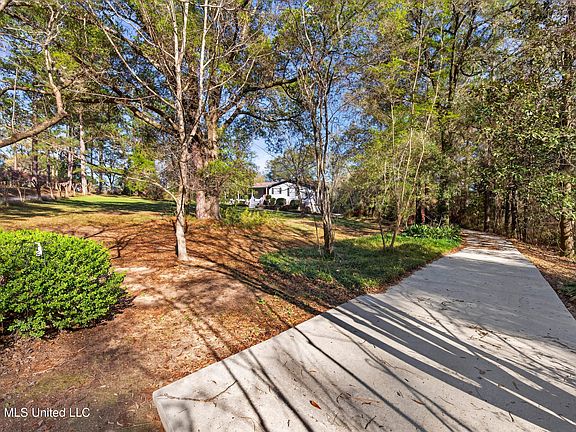 3rd image of 76 Ruth St