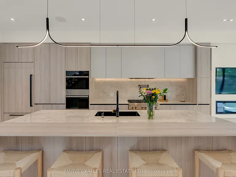 172 Cameron Ave — Photo 10