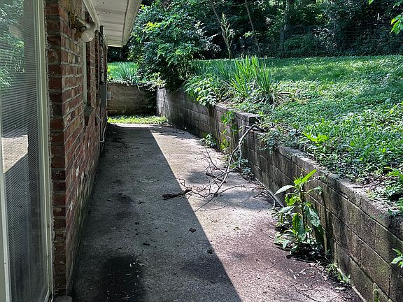 2nd image of 105 Herndon St
