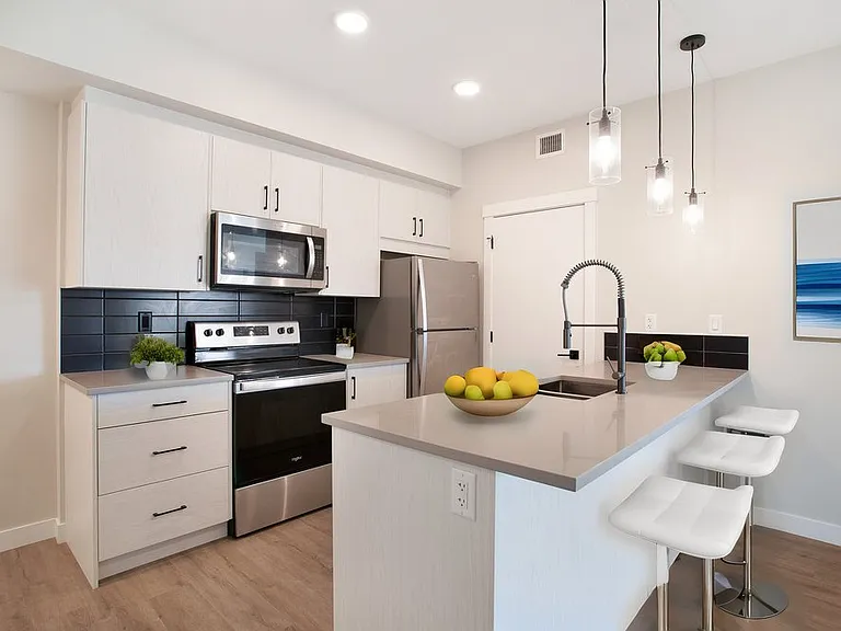 1130 Seton Cir SE — Photo 1
