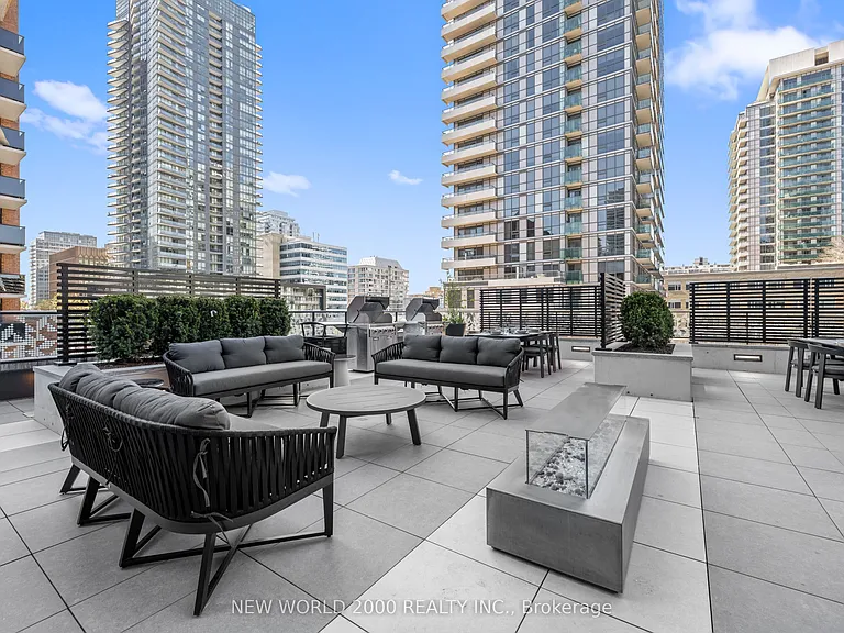 101 Roehampton Ave #1901 — Photo 26